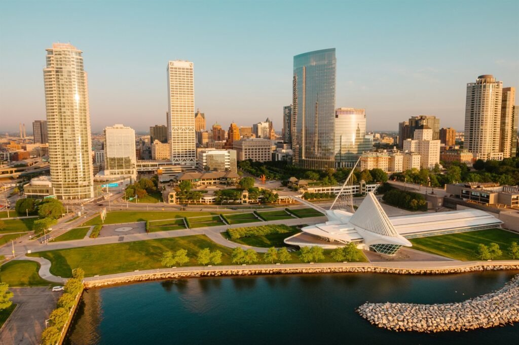 Milwaukee skyline and Art Museum on Lake Michigan in Milwaukee, Wisconsin